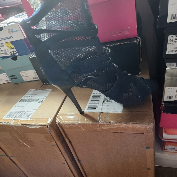 Heels - Picture 6 of 16